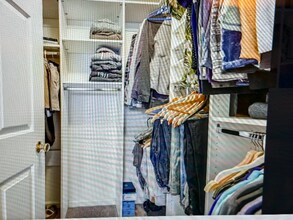 8251 Poplar Mill Rd in Perry Hall, MD - Foto de edificio - Building Photo