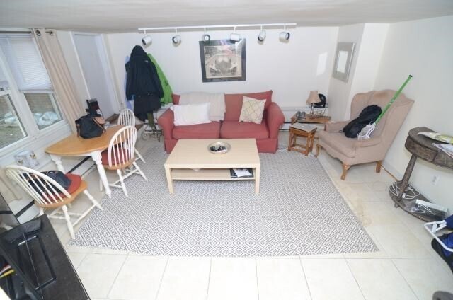 27 Melrose St, Unit 2 in Boston, MA - Foto de edificio - Building Photo