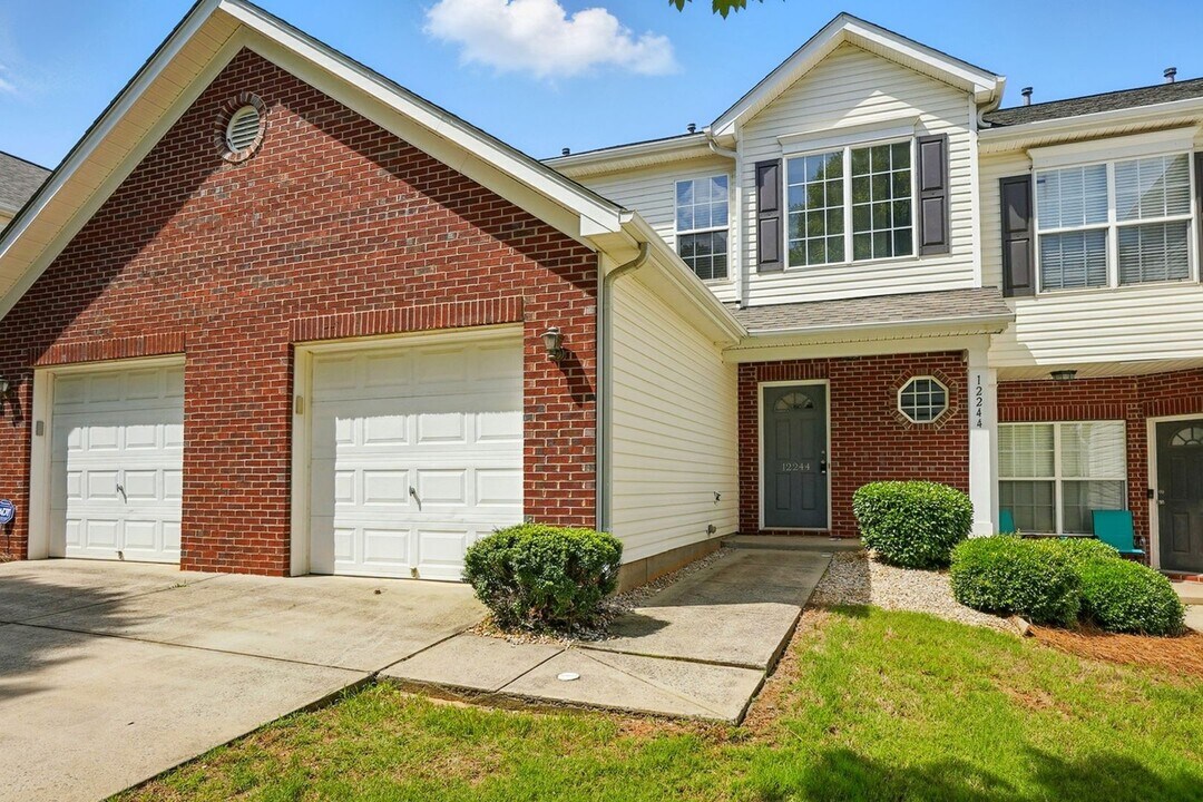 12244 Stratfield Pl Cir in Pineville, NC - Building Photo