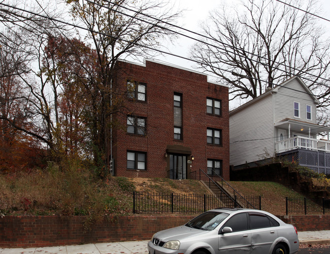 513 58th St NE in Washington, DC - Foto de edificio - Building Photo