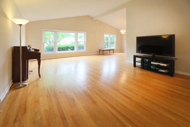 711 Leamington Ave in Wilmette, IL - Building Photo - Building Photo