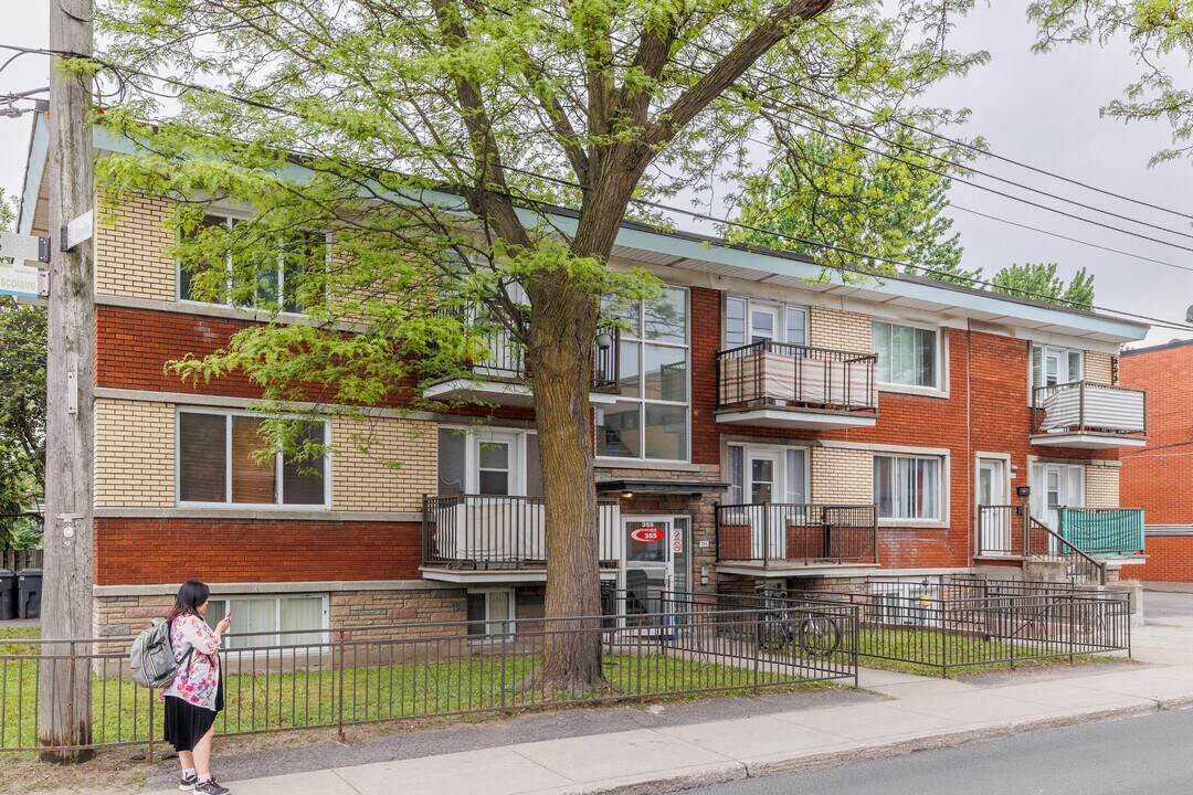 349 Sauvé Rue O in Montréal, QC - Building Photo