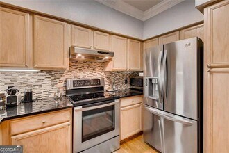 3777 Peachtree Rd NE, Unit 1324 in Atlanta, GA - Building Photo - Building Photo
