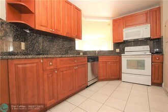 3457 NW 44th St in Lauderdale Lakes, FL - Building Photo - Building Photo