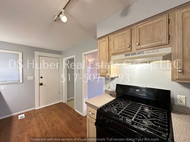 526 W Hillsdale St in Lansing, MI - Building Photo - Building Photo