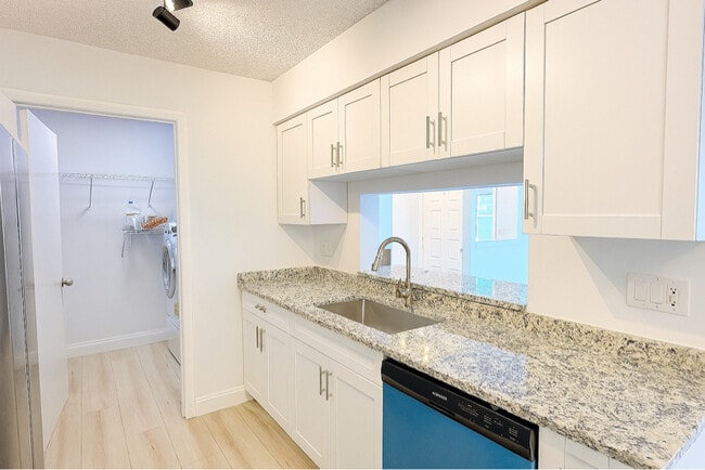 4055 NW Cinnamon Tree Cir in Jensen Beach, FL - Building Photo - Building Photo