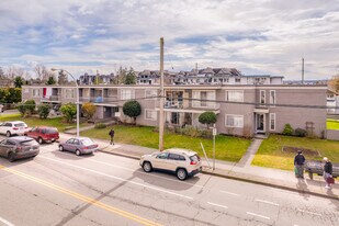17700 58th Ave in Surrey, BC - Building Photo