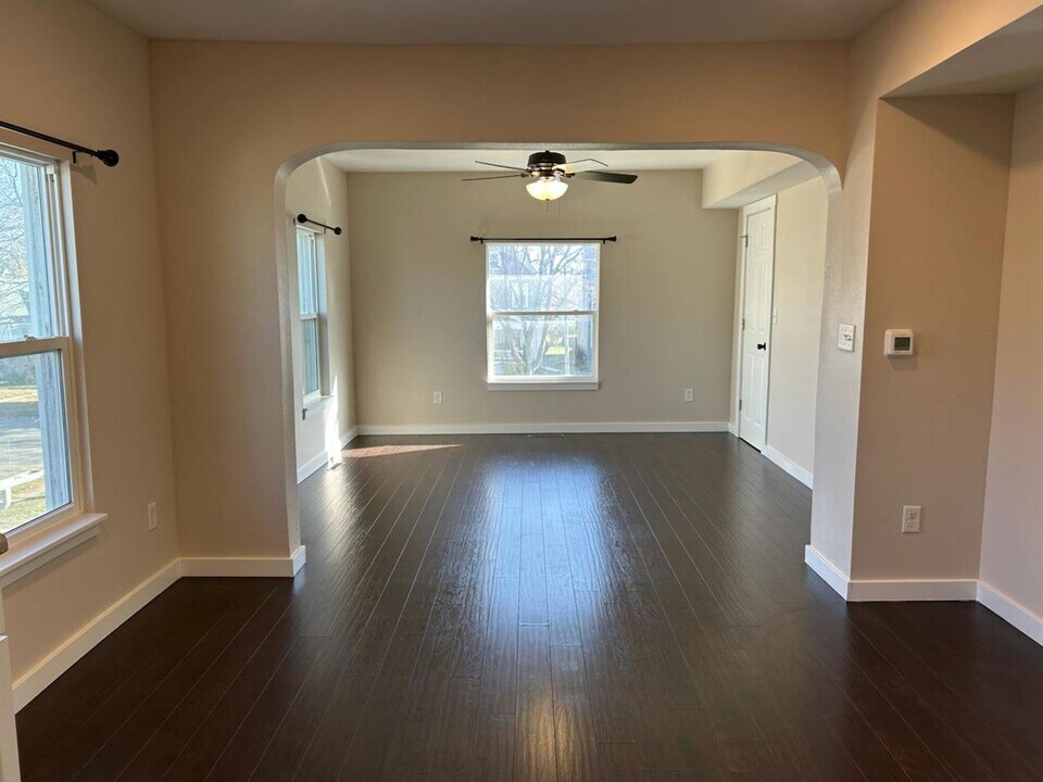 1638 B Ave NE in Cedar Rapids, IA - Building Photo