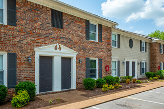 Hunters Court in Murfreesboro, TN - Foto de edificio - Building Photo