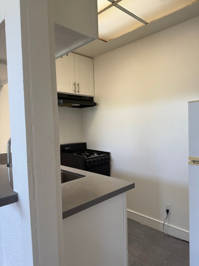 1114 N Poinsettia Pl, Unit 8 in West Hollywood, CA - Foto de edificio - Building Photo