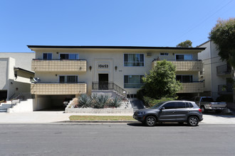 10653 Holman Ave in Los Angeles, CA - Building Photo - Building Photo