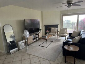 2201 Saint Louis Ave, Unit 104C in Signal Hill, CA - Building Photo