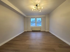 750 N Broad St in Elizabeth, NJ - Foto de edificio - Building Photo