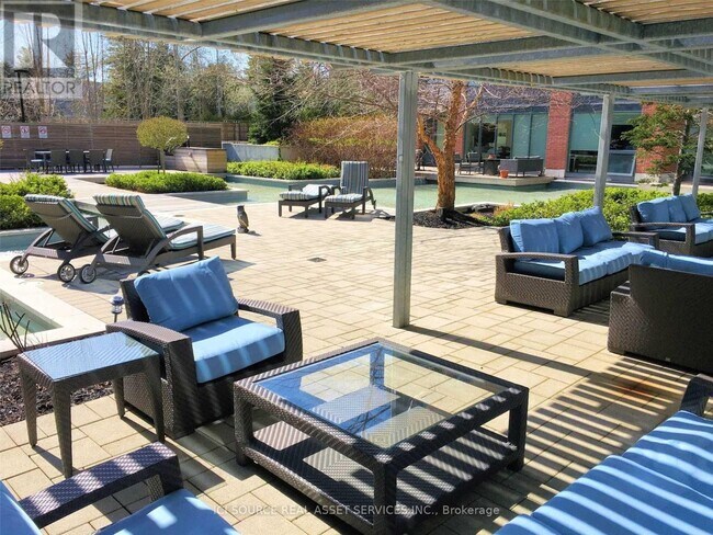 7608 Yonge St in Vaughan, ON - Building Photo - Building Photo