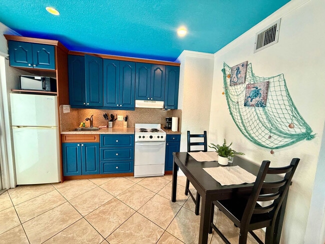 330 Grant St in Hollywood, FL - Building Photo - Building Photo