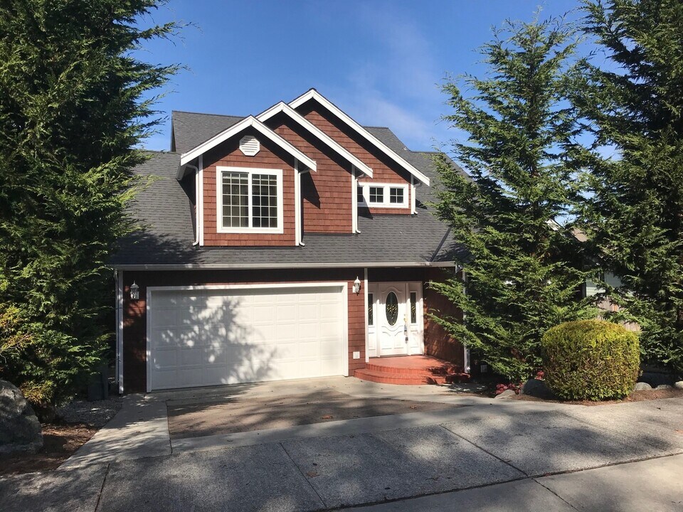 4018 W 5th St in Anacortes, WA - Building Photo