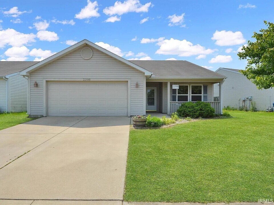 2398 Maxwell Dr in West Lafayette, IN - Building Photo