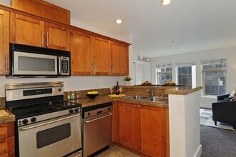 123 Queen Anne Ave N in Seattle, WA - Building Photo - Building Photo