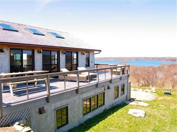 17 Round Pond Rd in Chilmark, MA - Building Photo