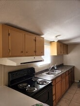 421 E Zipp Rd in New Braunfels, TX - Building Photo - Building Photo