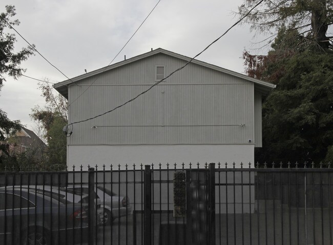 3123-3129 Cuthbert Ave in Oakland, CA - Building Photo - Building Photo