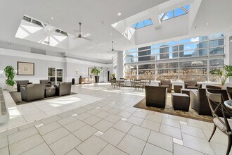 545 N Dearborn St, Unit 2510 in Chicago, IL - Building Photo - Building Photo