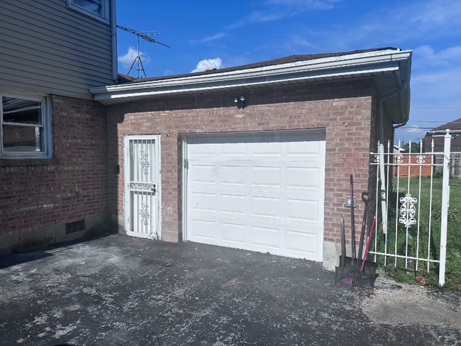 8323 Melvina Ave in Burbank, IL - Building Photo - Building Photo