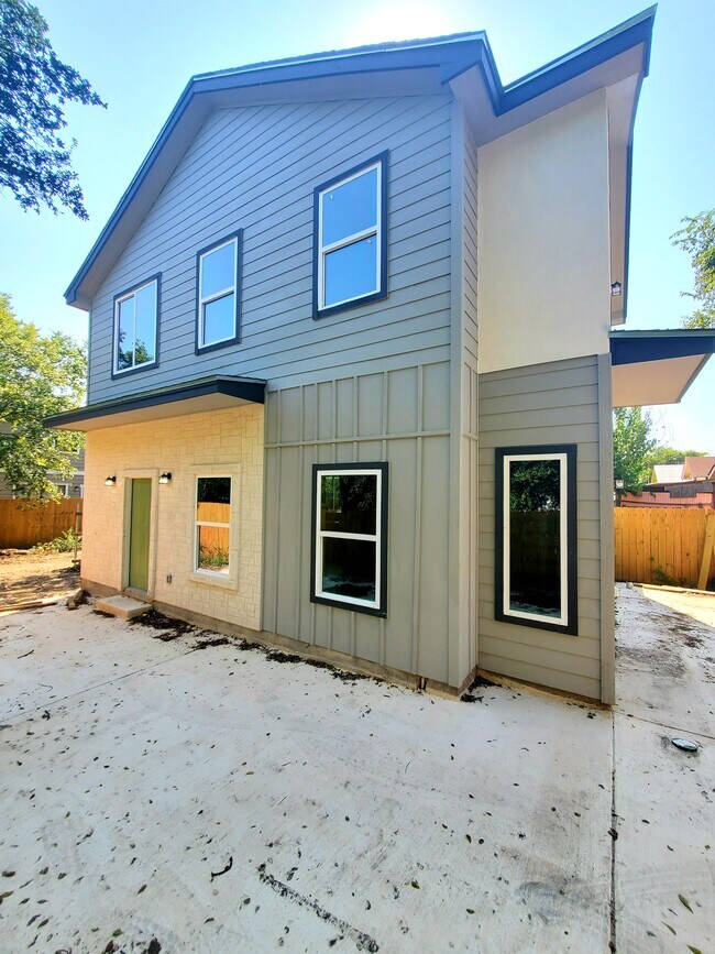 Unavailable Property at 1528 Lamar St in San Antonio, TX Listing Removed