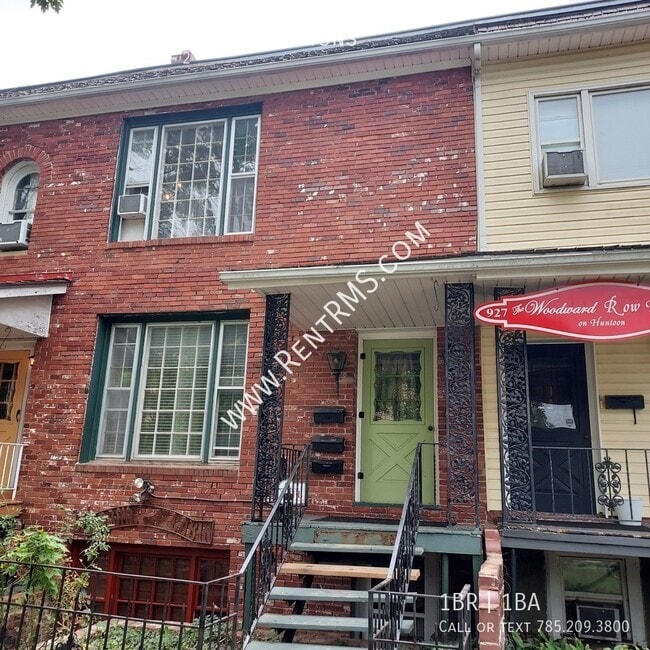 property at 927 SW Huntoon St