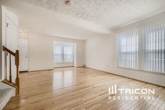 9851 Bayline Cir in Owings Mills, MD - Foto de edificio - Building Photo