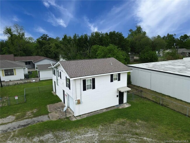 735 Fall St in Lake Charles, LA - Foto de edificio - Building Photo