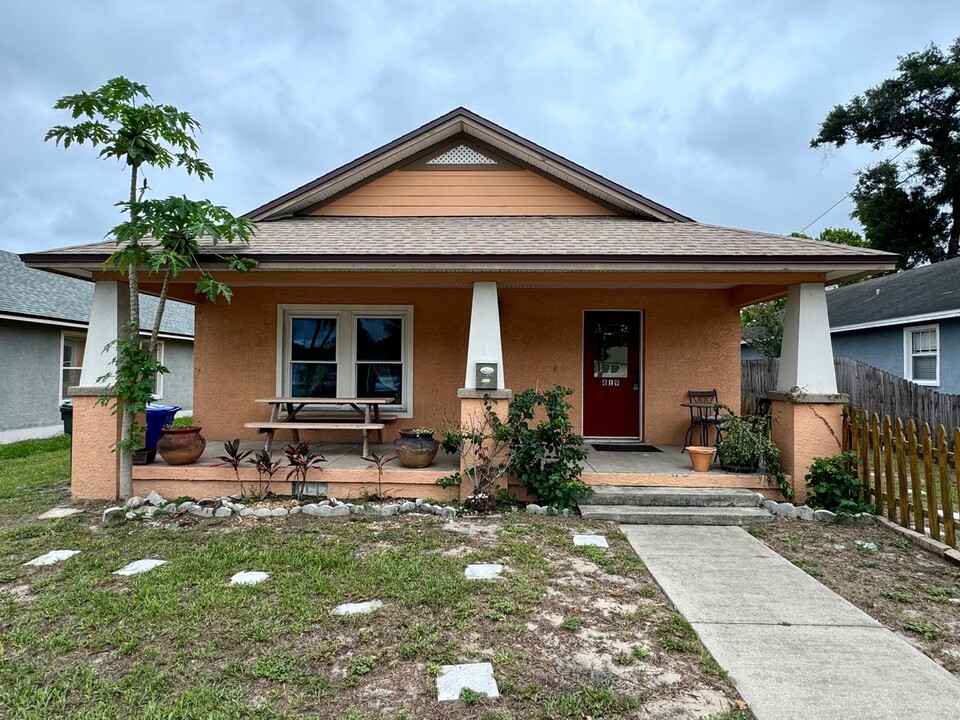 819 Ariana St in Lakeland, FL - Building Photo