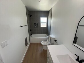 10716-10720 Oxnard St in Los Angeles, CA - Building Photo - Building Photo