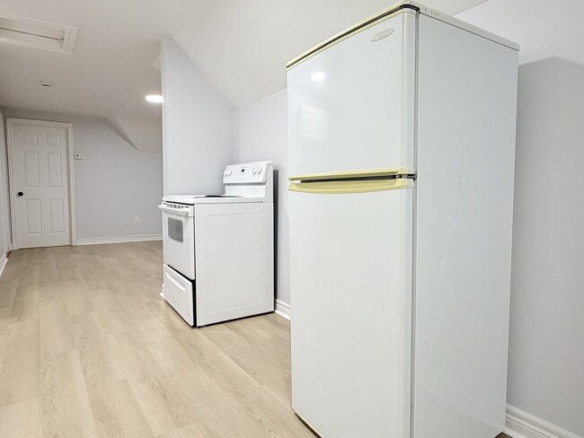 935 Albert Rd in Windsor, ON - Building Photo - Building Photo