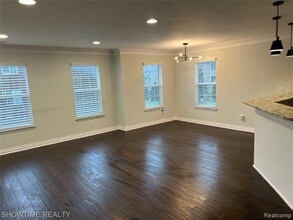 8357 Williamstown Dr in Shelby Township, MI - Foto de edificio - Building Photo