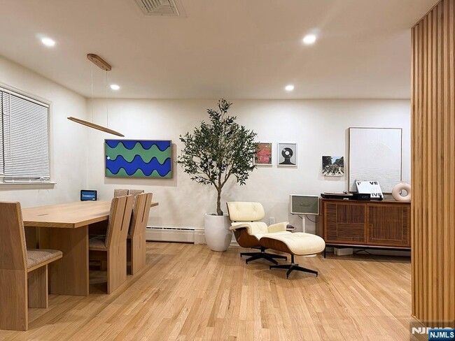 property at 2 Rossett St