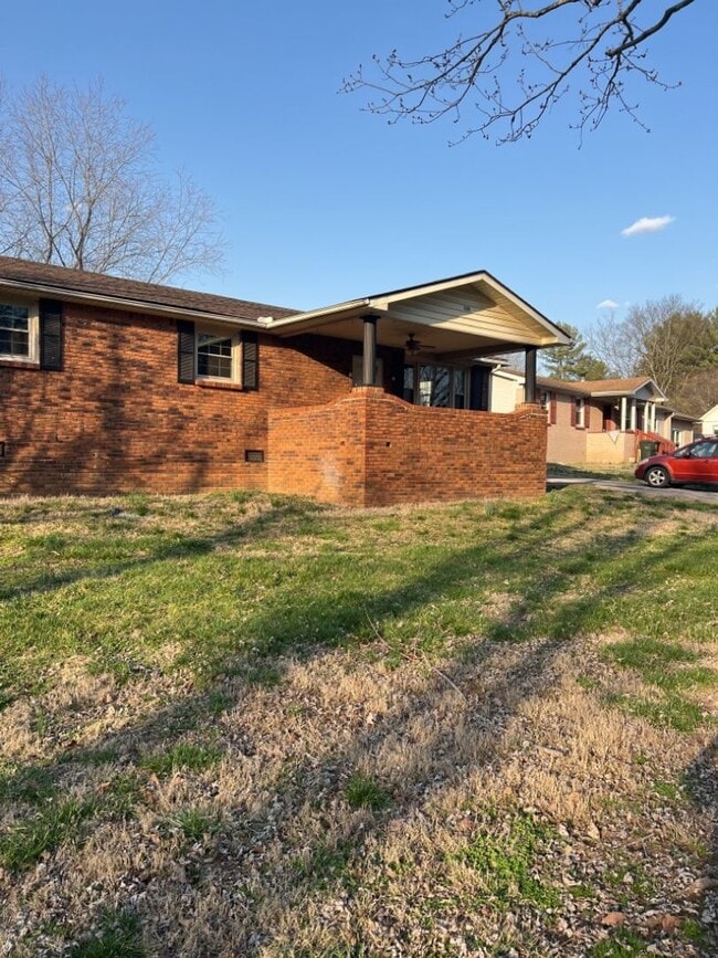 115 Berne Dr in Oak Grove, KY - Building Photo - Building Photo