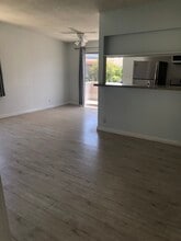 11815 Goshen Ave, Unit 4 in Los Angeles, CA - Building Photo - Building Photo