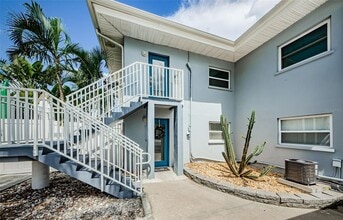 2186 Edythe Dr in Dunedin, FL - Building Photo - Building Photo