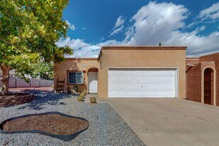 6921 Cleghorn Rd NW in Albuquerque, NM - Building Photo