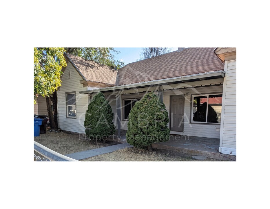 7762 Oak St in Midvale, UT - Building Photo