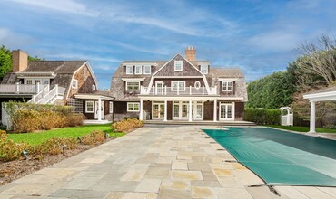 63 Meadowmere Pl in Southampton, NY - Building Photo - Building Photo