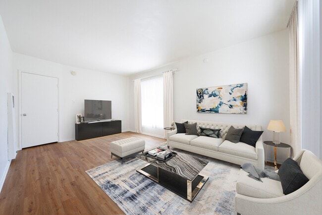 729 Gayley Ave, Unit 301 in Los Angeles, CA - Building Photo - Building Photo