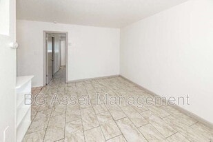 728 Darina Ave in Sacramento, CA - Building Photo