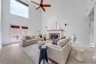 516 S Post Oak Ln in Houston, TX - Building Photo