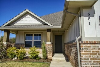 461 Cherry Bark Dr in Washington, OK - Building Photo - Building Photo