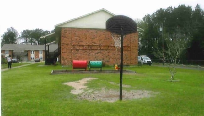 100 Tamaran Loop in Eunice, LA - Foto de edificio - Building Photo