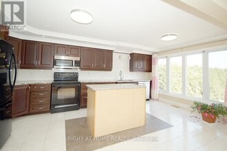 56 Four Seasons Dr in Ottawa, ON - Building Photo - Building Photo