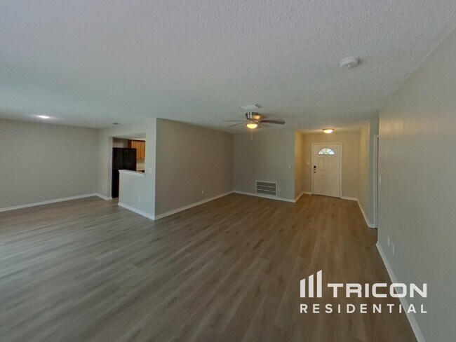 615 Forest Hills Dr in Brandon, FL - Building Photo - Building Photo