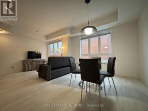 4017 Hickory Dr in Mississauga, ON - Building Photo - Building Photo